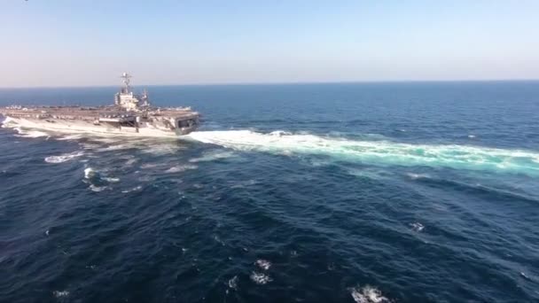 2019年 美国海军舰只和约翰 史坦尼斯航空母舰攻击小组 John Stennis Carrier Strike Group 和埃塞克斯两栖预备小组的航空母舰进行行动 — 图库视频影像