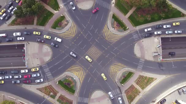 2019 Luchtfoto Recht Naar Beneden Van Verkeerscirkel Rotonde Met Autoverkeer — Stockvideo