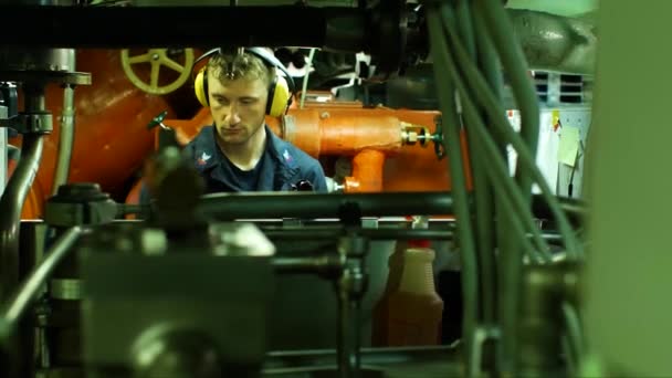 Des Marins Marine Inspectent Entretiennent Uss Texas Sous Marin Nucléaire — Video