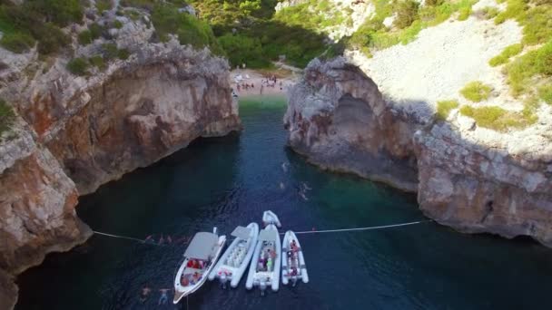 Mooie Antenne Boven Een Prachtige Baai Afgelegen Afgelegen Afgelegen Strand — Stockvideo