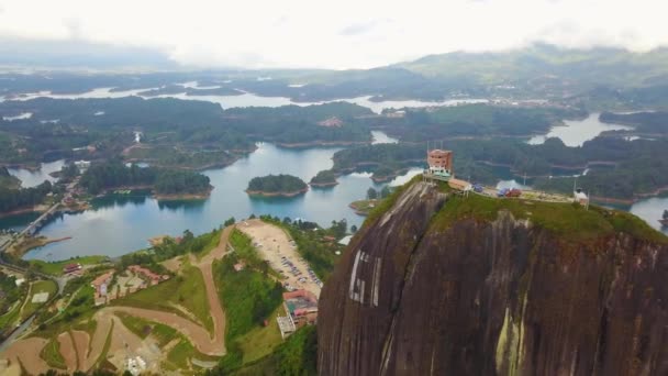 Aerial Skott Runt Guatepe Klippformation Och Utkik Colombia Sydamerika — Stockvideo