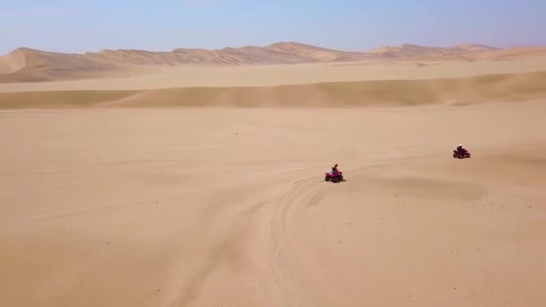 Good Aerials Atv Vehicles Speeding Desert Sand Dunes Namibia Africa — Stock Video