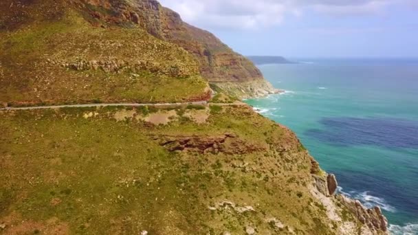 Aerial Dari Pantai Yang Indah Dan Jalan Sempit Selatan Cape — Stok Video