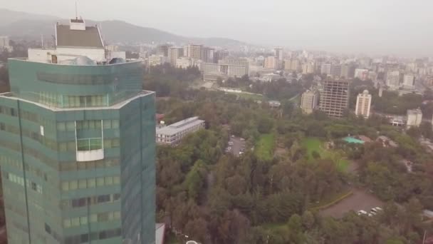 Gürcistan Başkenti Tblisi Deki Bölgesinde Sisli Hava Binası Gökdeleni — Stok video