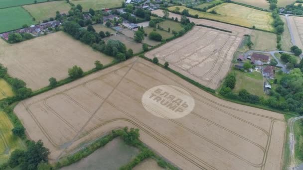 2018 Aerial Shots Crop Circle United Kingdom England Reads Fuck — Stok Video