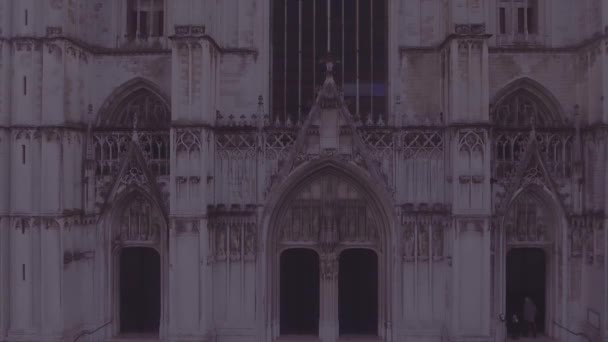 Luchtfoto Van Een Mysterieuze Mistige Dag Brussel België Met Kathedraal — Stockvideo