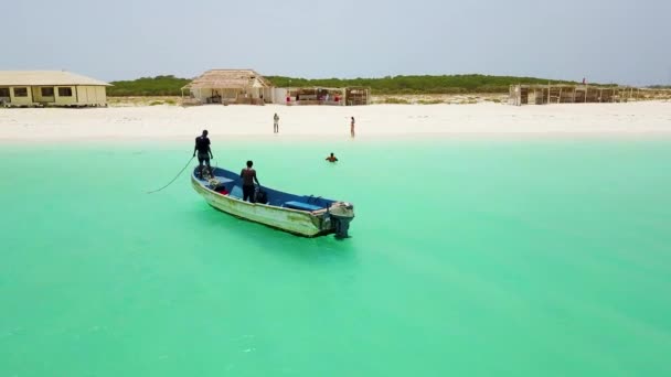 Uma Bela Antena Circular Torno Barco Pesca Africano Belas Águas — Vídeo de Stock