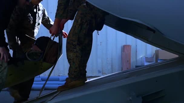 Een Gewonde Soldaat Medevac Een Gevecht Irak Afghanistan — Stockvideo