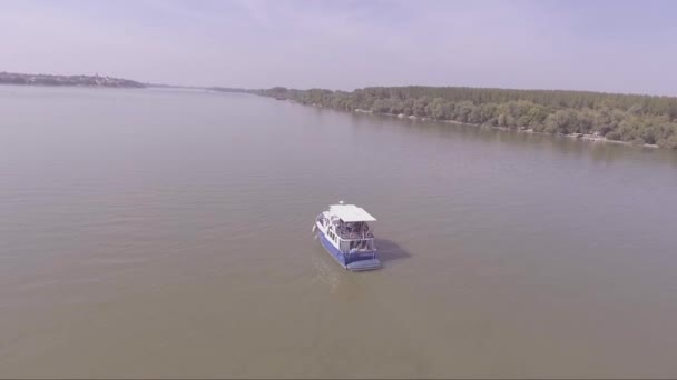 Antenne Eines Bootes Auf Der Donau Oder Der Nähe Von — Stockvideo