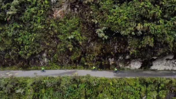 Letecký Záběr Cyklistů Paz Death Road Bolívii — Stock video