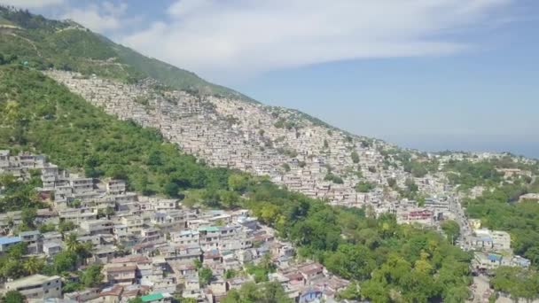 Erstaunliche Schwenkantenne Über Den Slums Favelas Und Barackenstädten Cite Soleil — Stockvideo