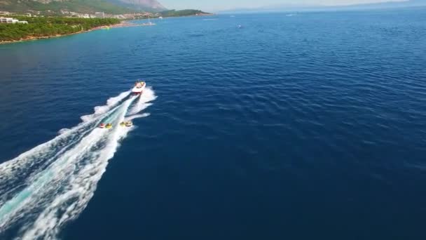 Aerial Adventure Boat Towing Four Innertubes Tubing Adventure Coast Croatia — Stock Video