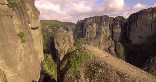 Hermosa Antena Sobre Las Formaciones Rocosas Monasterios Meteora Grecia — Vídeo de stock