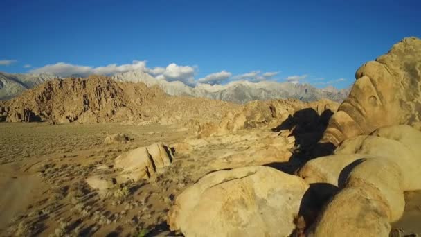 Solnedgång Över Alabama Hills Utanför Lone Pine California Med Whitney — Stockvideo