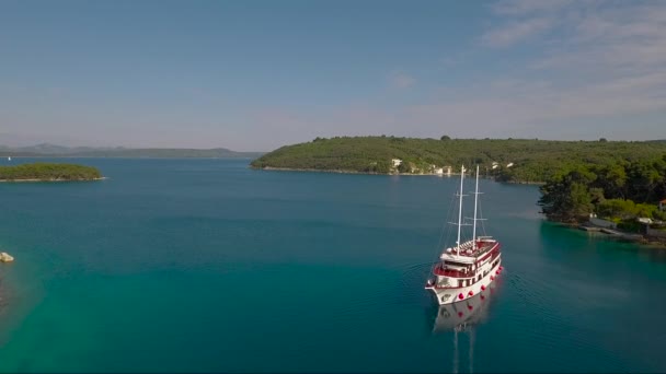 Aereo Dietro Una Barca Vela Piccolo Villaggio Croazia — Video Stock