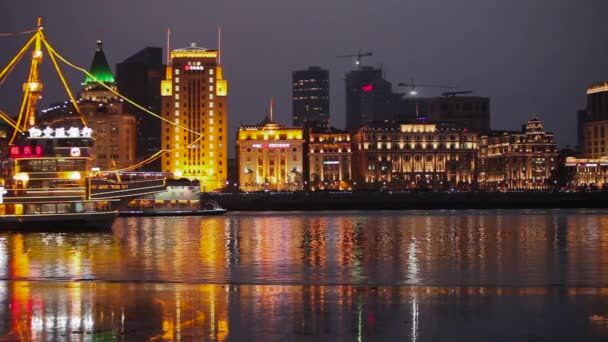 Night Skyline Shanghai China River Traffic Foreground Illuminated Tall Ship — Stock Video