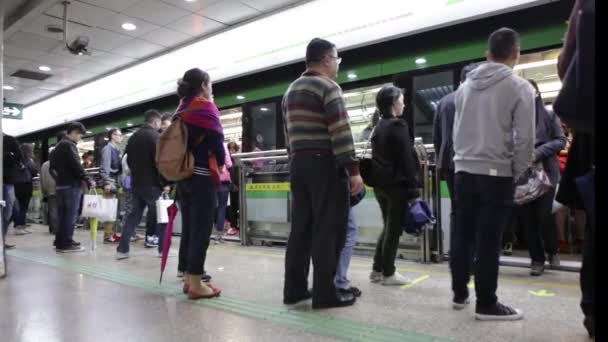 Shanghai China Metro Beweegt Door Een Metrostation — Stockvideo