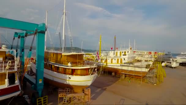 Aérea Sobre Muelle Con Barcos Pesca Dique Seco Croacia — Vídeo de stock
