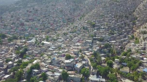 海地太子港Cite Soleil区贫民窟 贫民区和棚户区上空惊人的空中飞行 — 图库视频影像