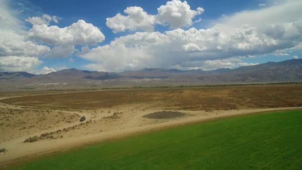 Een Antenne Boven Landbouwgrond Owens Vallei Regio Van Californië — Stockvideo