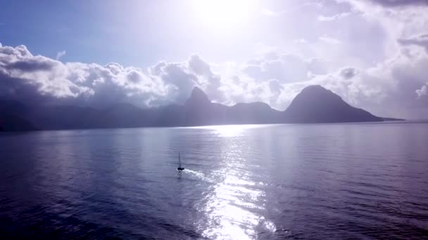 Schöne Antenne Eines Segelbootes Das Über Das Karibische Meer Nahe — Stockvideo