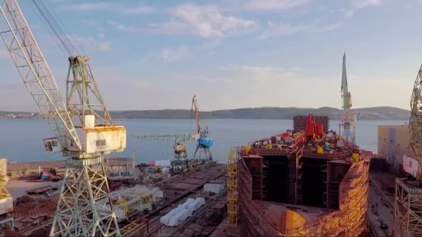 Antenn Över Ett Varv Med Stora Båtar Byggs Kroatien — Stockvideo