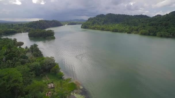 Vzduch Nad Malou Vesnicí Řece Rio Dulce Guatemale — Stock video