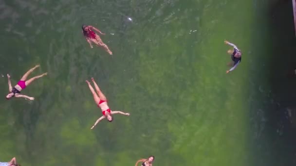 Fast Rising Aerial Group Swimmers Ocean Resort Honduras — Stock Video