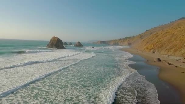 Beautiful Aerial Establishing Shot Shore Reveals Foggy Coastline Big Sur — Stock Video