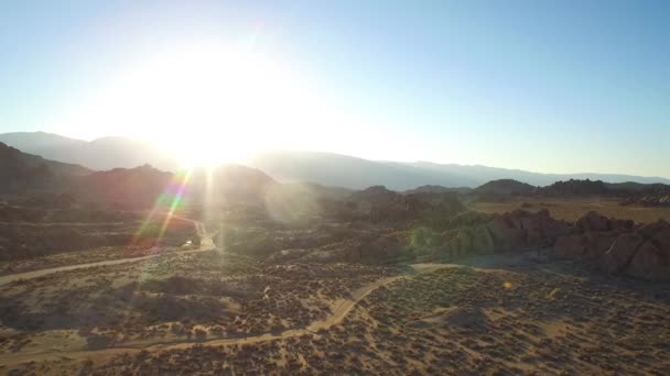 Flygande Solnedgång Över Alabama Hills Utanför Lone Pine California Med — Stockvideo