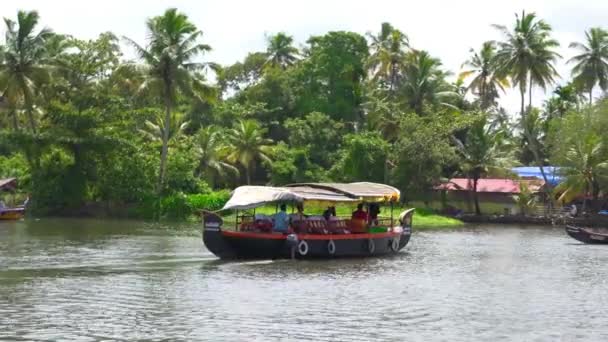 Hausboote Und Aktivitäten Entlang Des Flusses Hinterland Von Kerala Indien — Stockvideo