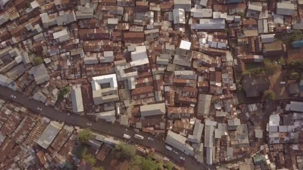 Opmerkelijke Luchtfoto Recht Naar Beneden Kijkend Boven Uitgestrekte Overbevolkte Sloppenwijken — Stockvideo