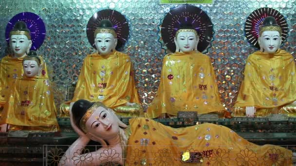 Buddha Sunt Expuși Într Templu Din Myanmar — Videoclip de stoc