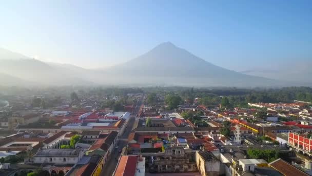 Prachtige Luchtfoto Boven Koloniale Midden Amerikaanse Stad Antigua Guatemala — Stockvideo