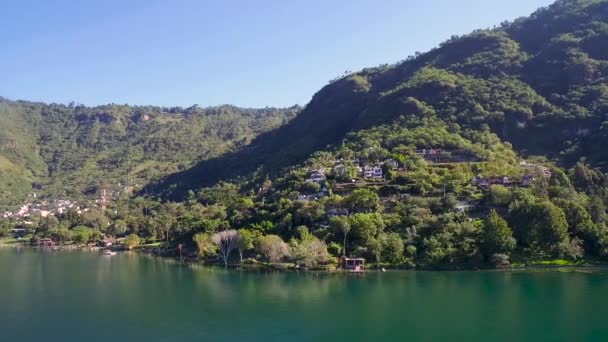 危地马拉Amatitlan湖海岸线上空的空中 — 图库视频影像