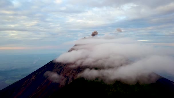 Hermosa Perspectiva Aérea Sobre Volcán Activo Guatemala — Vídeos de Stock