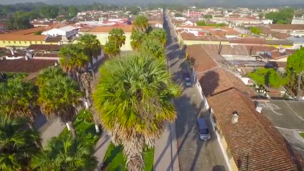Vacker Antenn Skjuten Över Den Koloniala Centralamerikanska Staden Antigua Guatemala — Stockvideo