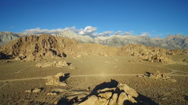 Solnedgång Över Alabama Hills Utanför Lone Pine California Med Whitney — Stockvideo