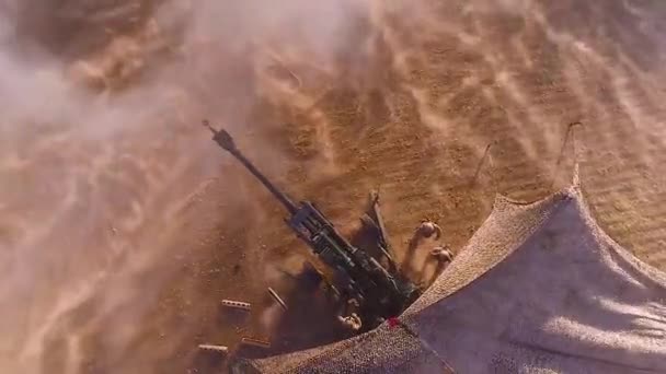 Aerial Tentara Menembak Artileri Berat Medan Perang — Stok Video