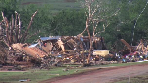 Amerikaanse Legerpersoneel Helpen Opruimen Een Verwoestende Tornado Piemonte Oklahoma 2011 — Stockvideo