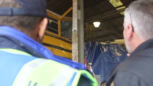 Ntsb Müfettişleri Chattanooga Tennessee Deki Ölümcül Bir Otobüs Kazasını Araştırıyor — Stok video
