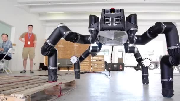Nasa Bilim Adamlarının Geliştirdiği Robot Teknolojisi Örnekleri — Stok video
