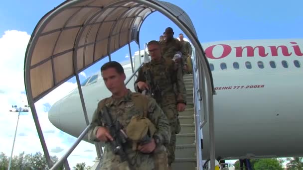 Soldiers Arrive Mission Philippines Charter Flight — Stock Video