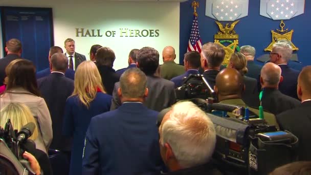 特朗普总统 彭斯副总统和国防部长吉姆 马蒂斯出席了就职仪式 — 图库视频影像
