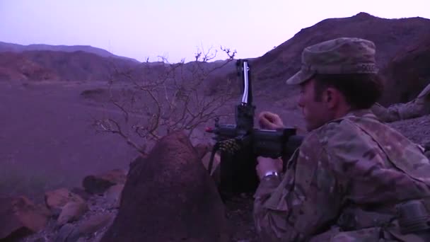 Soldados Exército Africano Preparam Para Emboscar Uma Patrulha Veículos — Vídeo de Stock