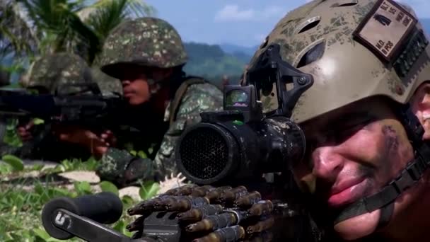 훈련을 필리핀 군인들을 훈련시키고 — 비디오