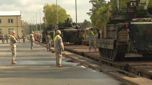 Los Tanques Son Cargados Tren Por Personal Militar Estadounidense Alemania — Vídeos de Stock