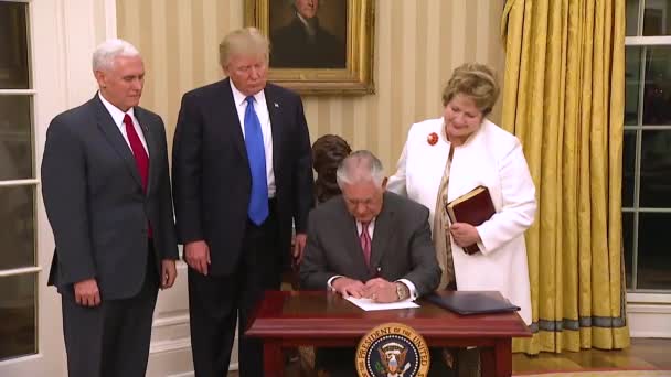 Secrétaire État Américain Rex Tillerson Lors Prestation Serment Maison Blanche — Video