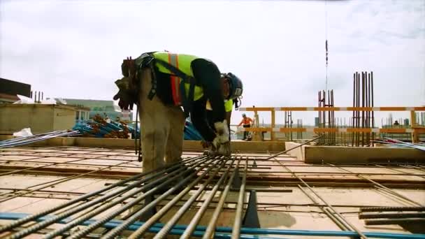 Los Trabajadores Encuentran Trabajos Construcción Construcción Los Estados Unidos — Vídeos de Stock