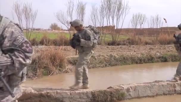 Mariniers Patrouille Afghanistan Vallen Onder Vuur Provincie Helmand — Stockvideo